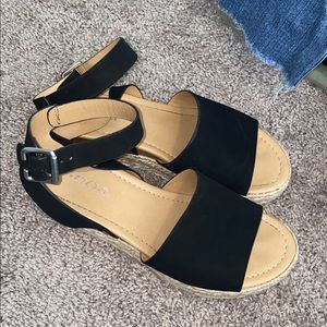 Soda platform sandals